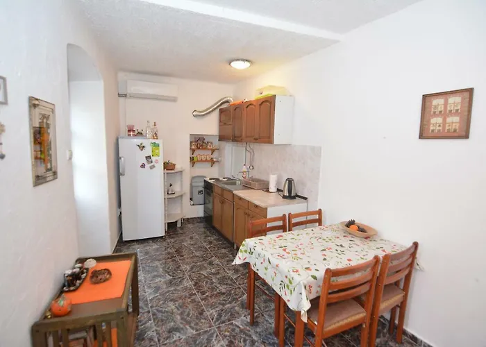 Apartment Pela