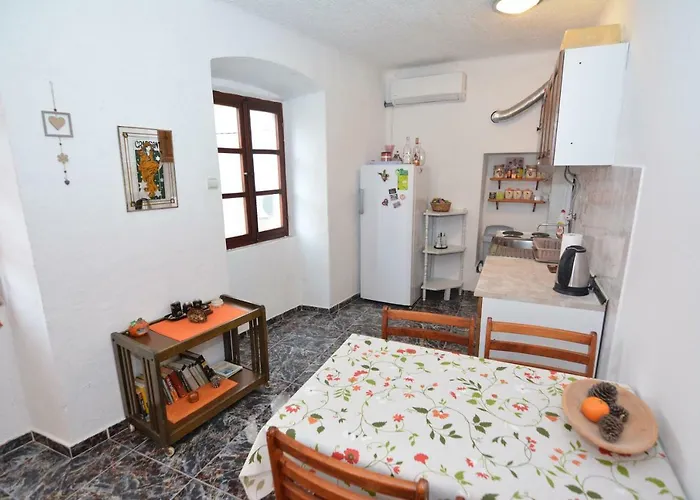 Apartment Pela